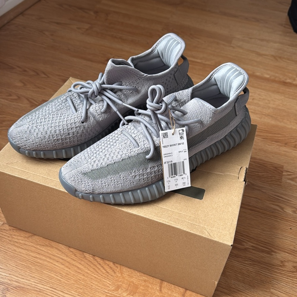 YEEZY Boost 350 V2